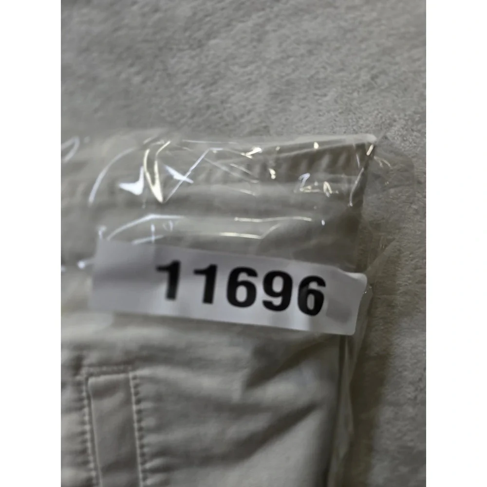 St. John's Bay Cargo Shorts Mens 40 White‎ Cotton Stretch Comfort Waistband NEW